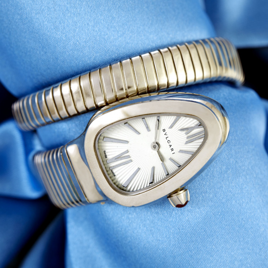 Wholesale Fashion Snake Bracelet Ladies Wrist Watch Funny Quartz Relojes  Gift Women Watch - China Women Watch and Gift Watch price |  Made-in-China.com